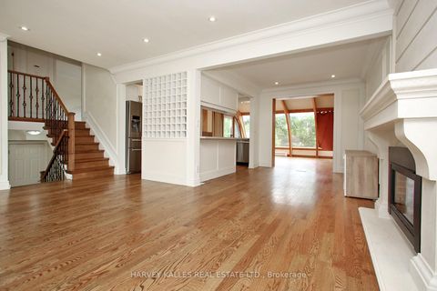Photo 7 at 140 Wedgewood Drive, Newtonbrook East, Toronto