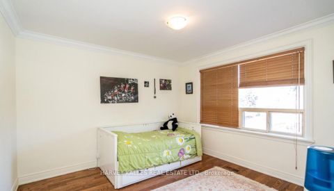 Photo 24 at 140 Wedgewood Drive, Newtonbrook East, Toronto