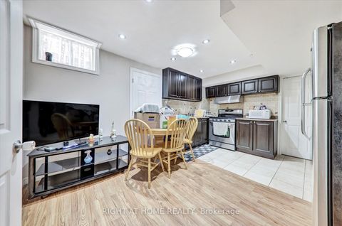 Photo 19 at 8 Santa Maria Trail, Vellore Village, Vaughan