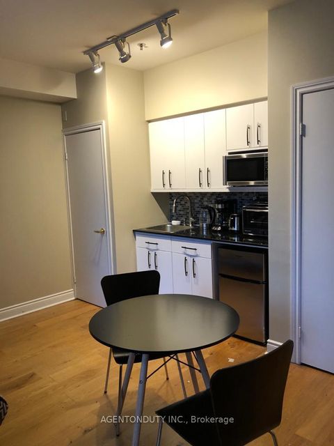 Photo 7 at 407 - 73 Richmond Street W, Bay Street Corridor, Toronto Photo 7 at 407 - 73 Richmond Street W, Bay Street Corridor, Toronto