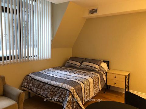 Photo 8 at 407 - 73 Richmond Street W, Bay Street Corridor, Toronto