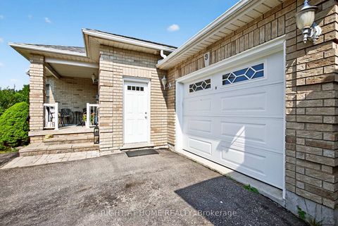 Photo 3 at 3 Player Drive, East Bayfield, Barrie