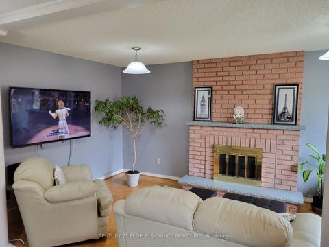 Photo 11 at 164 Cinrickbar Drive, Clairville, Toronto