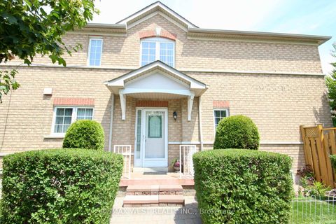 Photo 2 at 1 Platinum Drive, Amesbury, Toronto