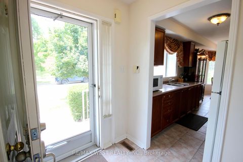 Photo 3 at 1 Platinum Drive, Amesbury, Toronto
