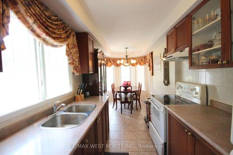 Photo 4 at 1 Platinum Drive, Amesbury, Toronto