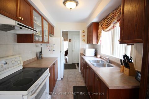 Photo 5 at 1 Platinum Drive, Amesbury, Toronto