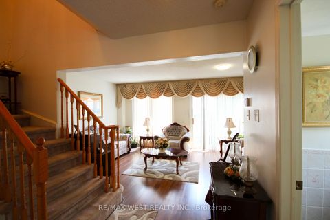 Photo 9 at 1 Platinum Drive, Amesbury, Toronto