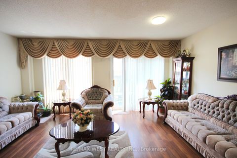 Photo 10 at 1 Platinum Drive, Amesbury, Toronto