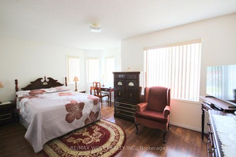 Photo 14 at 1 Platinum Drive, Amesbury, Toronto