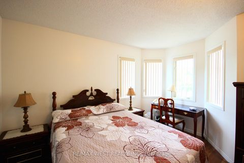 Photo 15 at 1 Platinum Drive, Amesbury, Toronto