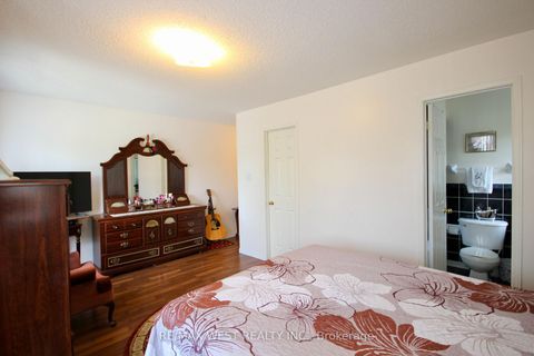 Photo 17 at 1 Platinum Drive, Amesbury, Toronto