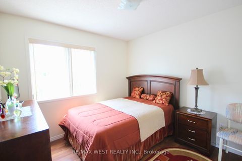 Photo 19 at 1 Platinum Drive, Amesbury, Toronto