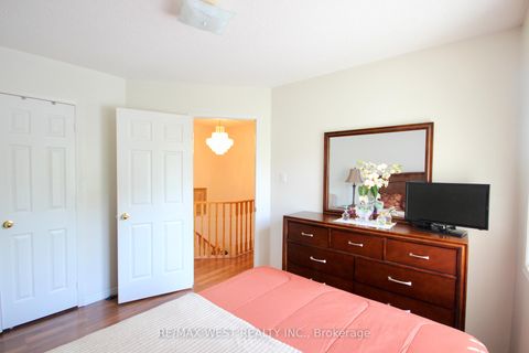 Photo 21 at 1 Platinum Drive, Amesbury, Toronto