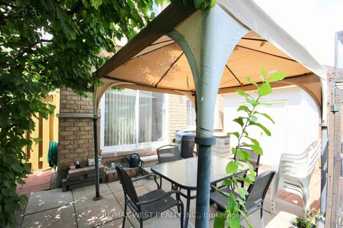 Photo 33 at 1 Platinum Drive, Amesbury, Toronto