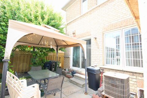 Photo 34 at 1 Platinum Drive, Amesbury, Toronto