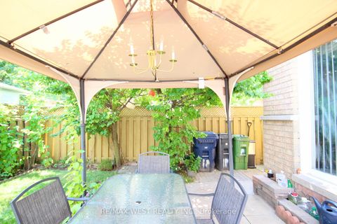 Photo 35 at 1 Platinum Drive, Amesbury, Toronto