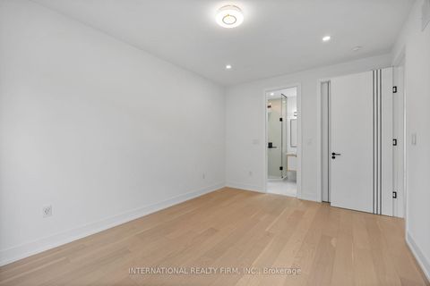 Photo 33 at 19 Ivy Avenue, South Riverdale, Toronto