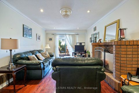 Photo 7 at 54 Kennaley Crescent E, Agincourt North, Toronto