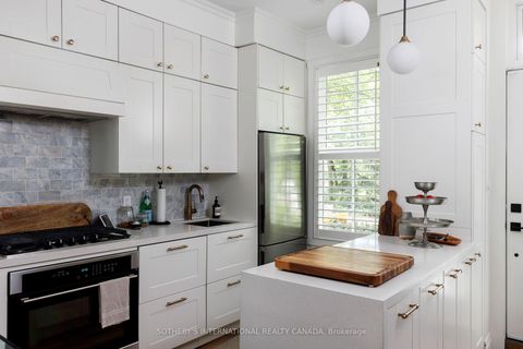 Photo 11 at 116 Shaftesbury Avenue, Moore Park, Toronto