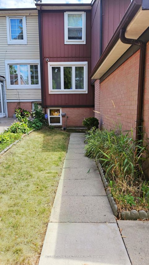 Photo 2 at 47 Parsell Square, Malvern, Toronto