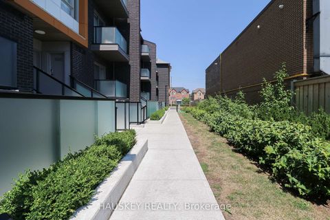 Photo 2 at 504 - 2791 Eglinton Avenue E, Eglinton East, Toronto