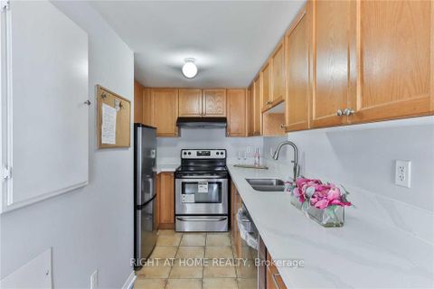 Photo 4 at 27 - 42 Pinery Trail, Malvern, Toronto