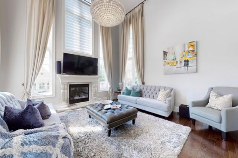 Photo 4 at 19 Sir Giancarlo Court, Patterson, Vaughan