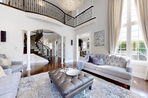 Photo 6 at 19 Sir Giancarlo Court, Patterson, Vaughan