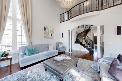 Photo 7 at 19 Sir Giancarlo Court, Patterson, Vaughan