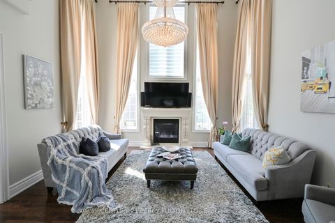 Photo 8 at 19 Sir Giancarlo Court, Patterson, Vaughan