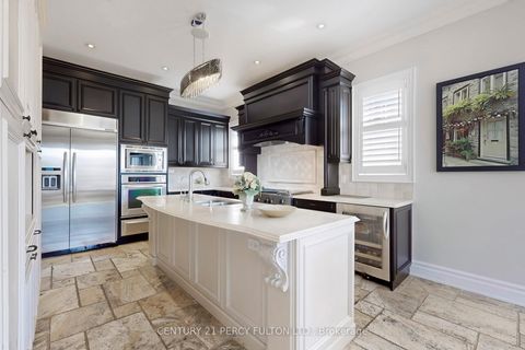 Photo 11 at 19 Sir Giancarlo Court, Patterson, Vaughan