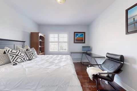 Photo 24 at 19 Sir Giancarlo Court, Patterson, Vaughan