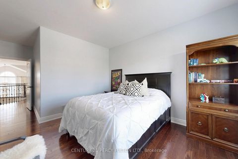 Photo 25 at 19 Sir Giancarlo Court, Patterson, Vaughan