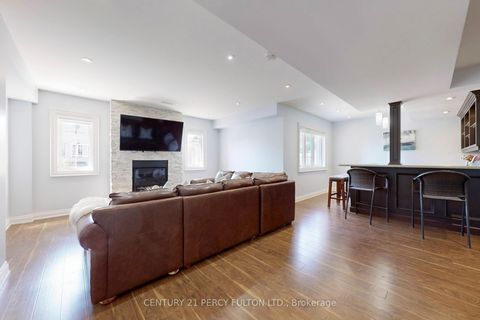 Photo 31 at 19 Sir Giancarlo Court, Patterson, Vaughan