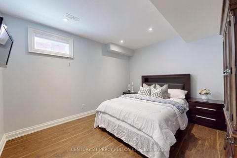 Photo 34 at 19 Sir Giancarlo Court, Patterson, Vaughan