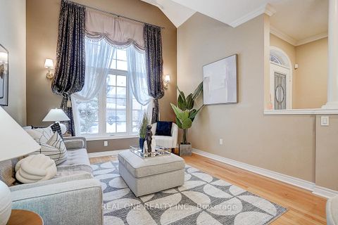 Photo 4 at 94 Barnwood Drive, Oak Ridges Lake Wilcox, Richmond Hill