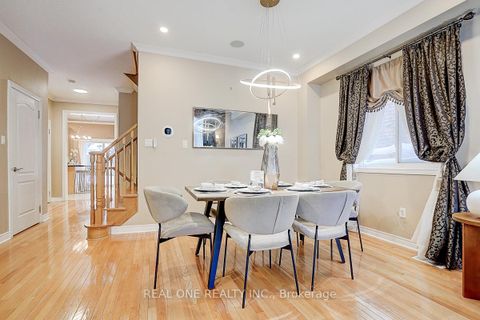 Photo 5 at 94 Barnwood Drive, Oak Ridges Lake Wilcox, Richmond Hill