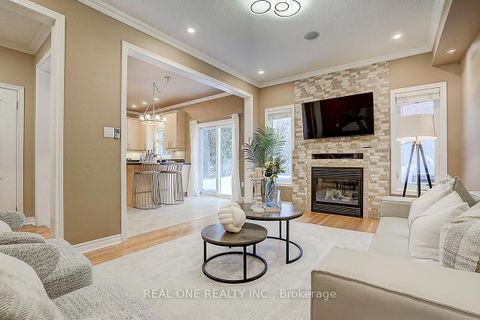 Photo 12 at 94 Barnwood Drive, Oak Ridges Lake Wilcox, Richmond Hill