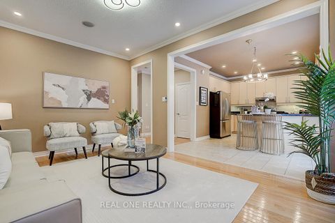 Photo 13 at 94 Barnwood Drive, Oak Ridges Lake Wilcox, Richmond Hill