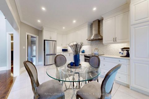Photo 3 at 54 English Oak Drive, Oak Ridges Lake Wilcox, Richmond Hill