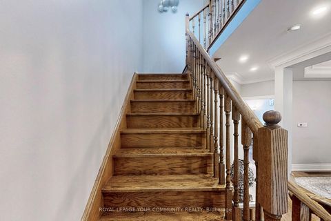 Photo 10 at 54 English Oak Drive, Oak Ridges Lake Wilcox, Richmond Hill