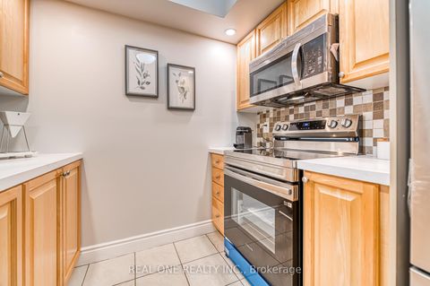 Photo 9 at 1121 - 500 Doris Avenue, Willowdale East, Toronto