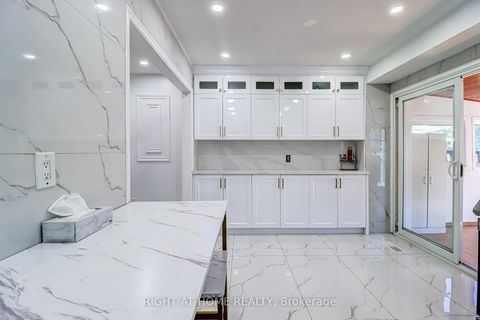 Photo 11 at 63 Cog Hill Drive, Glen Shields, Vaughan