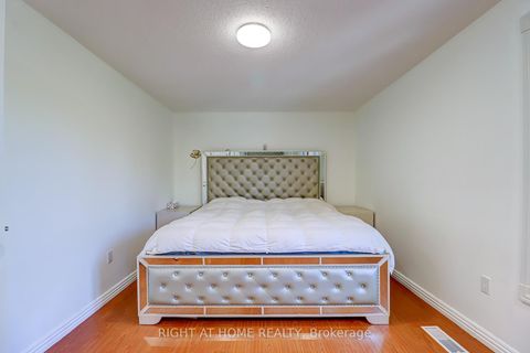 Photo 15 at 63 Cog Hill Drive, Glen Shields, Vaughan