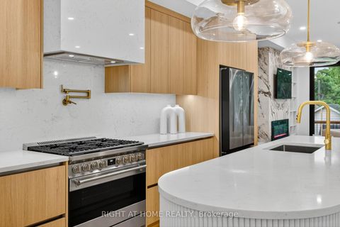 Photo 15 at 15A ROSEMEADE Avenue, Queensway, Toronto