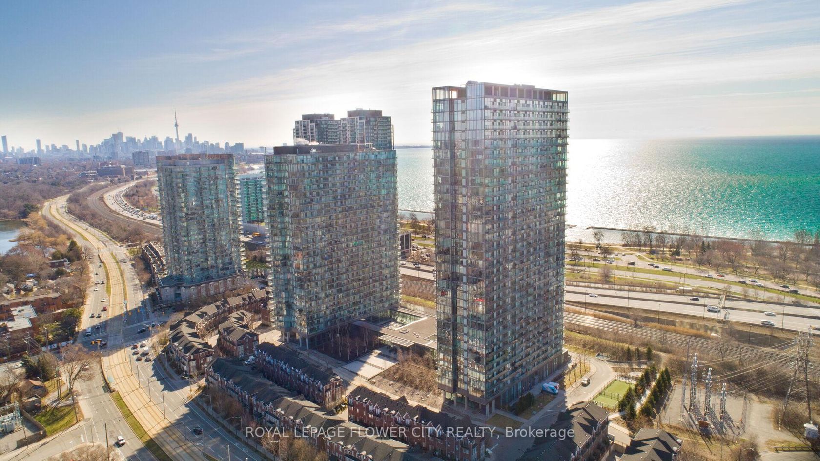 415 - 105 The Queensway Avenue, Swansea, Toronto 