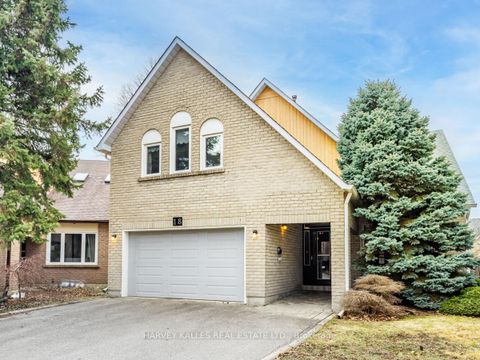 Photo 1 at 18 Finlayson Court W, Brownridge, Vaughan