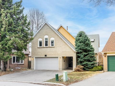 Photo 2 at 18 Finlayson Court W, Brownridge, Vaughan