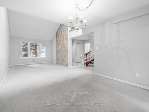 Photo 5 at 18 Finlayson Court W, Brownridge, Vaughan
